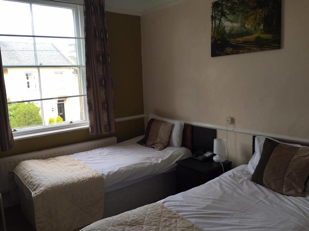 The Pines Guest Accommodation Chippenham  Extérieur photo
