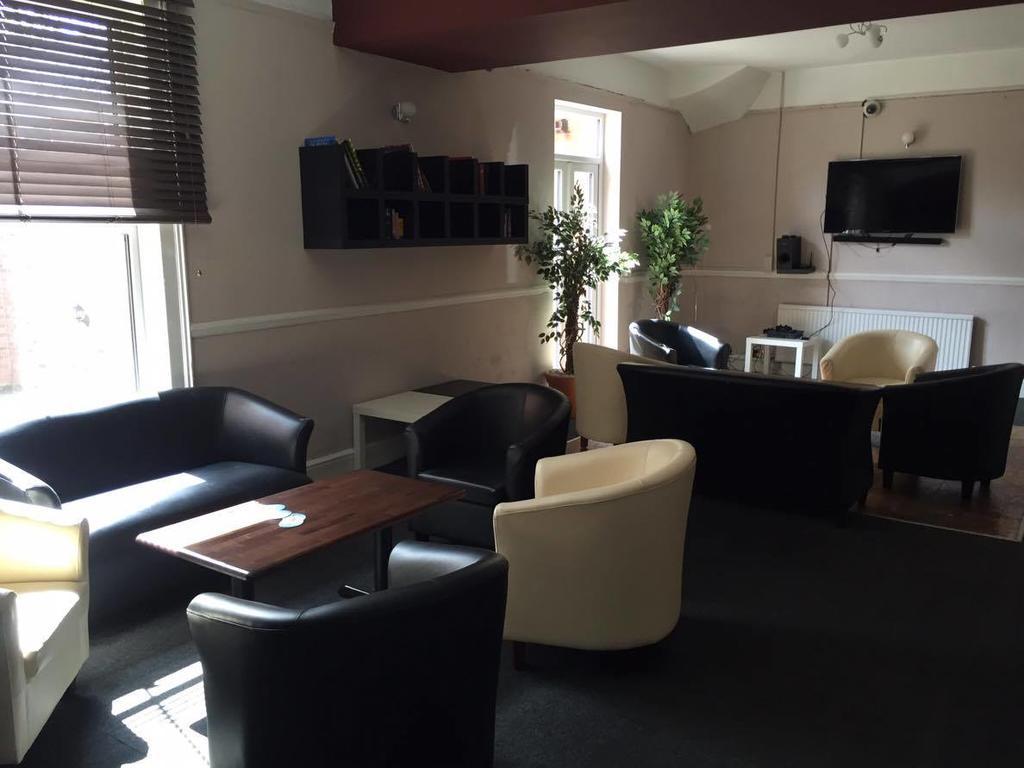 The Pines Guest Accommodation Chippenham  Extérieur photo