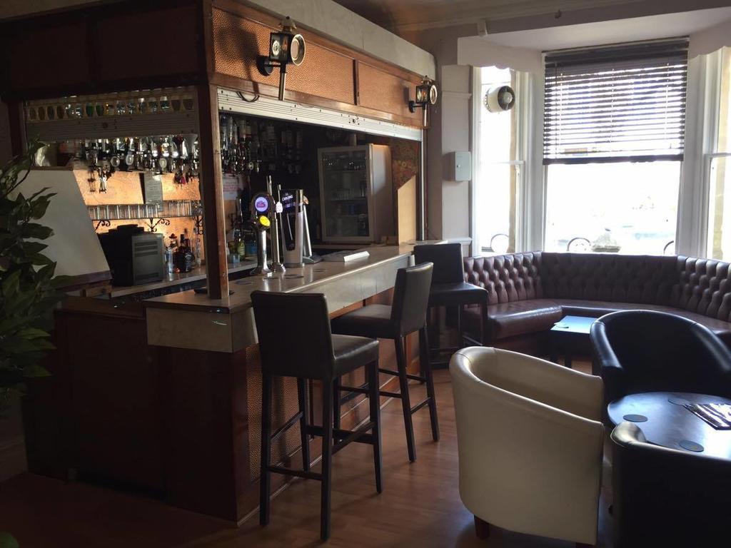 The Pines Guest Accommodation Chippenham  Extérieur photo