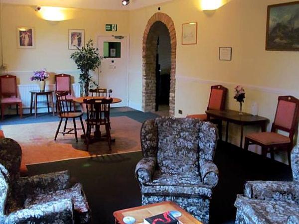 The Pines Guest Accommodation Chippenham  Extérieur photo