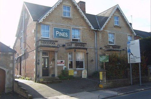 The Pines Guest Accommodation Chippenham  Extérieur photo
