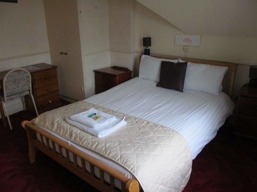 The Pines Guest Accommodation Chippenham  Extérieur photo