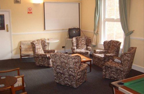 The Pines Guest Accommodation Chippenham  Extérieur photo